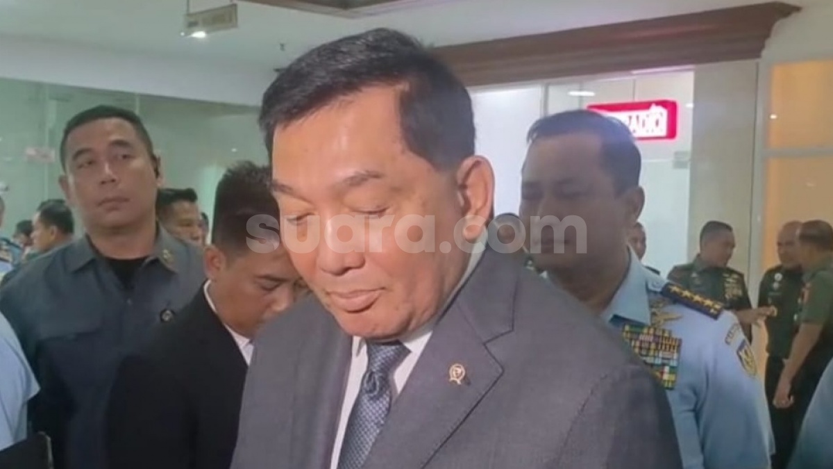 Momen Menarik Terjadi di DPR, Dasco Perlihatkan Keakrabannya dengan Menhan Sjafri hingga Antar Rapat