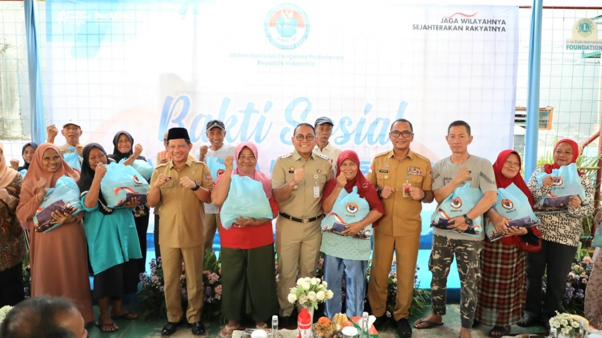 Mendagri Bagikan 2.000 Paket Sembako Kepada Warga Tanah Tinggi Dalam Peringatan HUT ke-15 BNPP