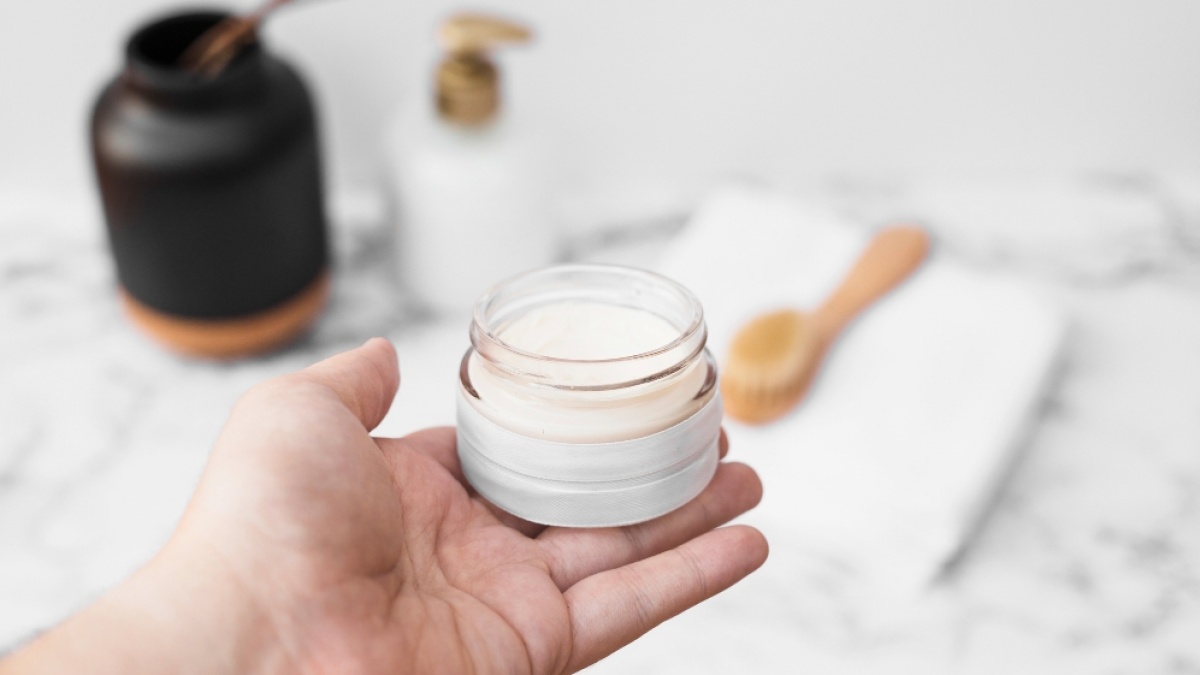 5 Moisturizer dengan Alpha Arbutin untuk Memudarkan Flek Hitam, Cocok Dipakai Usia 40-an