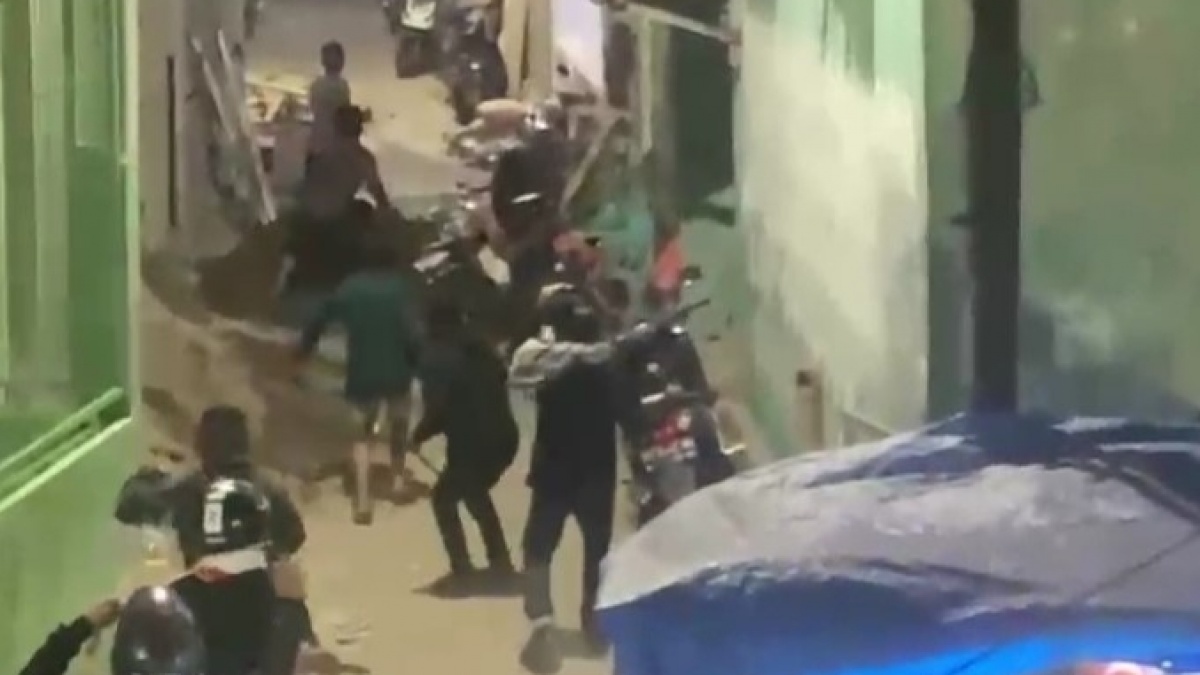 Tawuran Remaja di Ciracas, Satu Korban Tewas Kena Luka Bacok Parah di Leher
