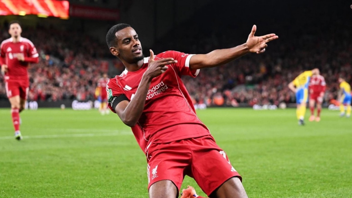 Arne Slot Pastikan Alexander Isak Siap Main Lawan PSG, Tapi dari Bangku Cadangan