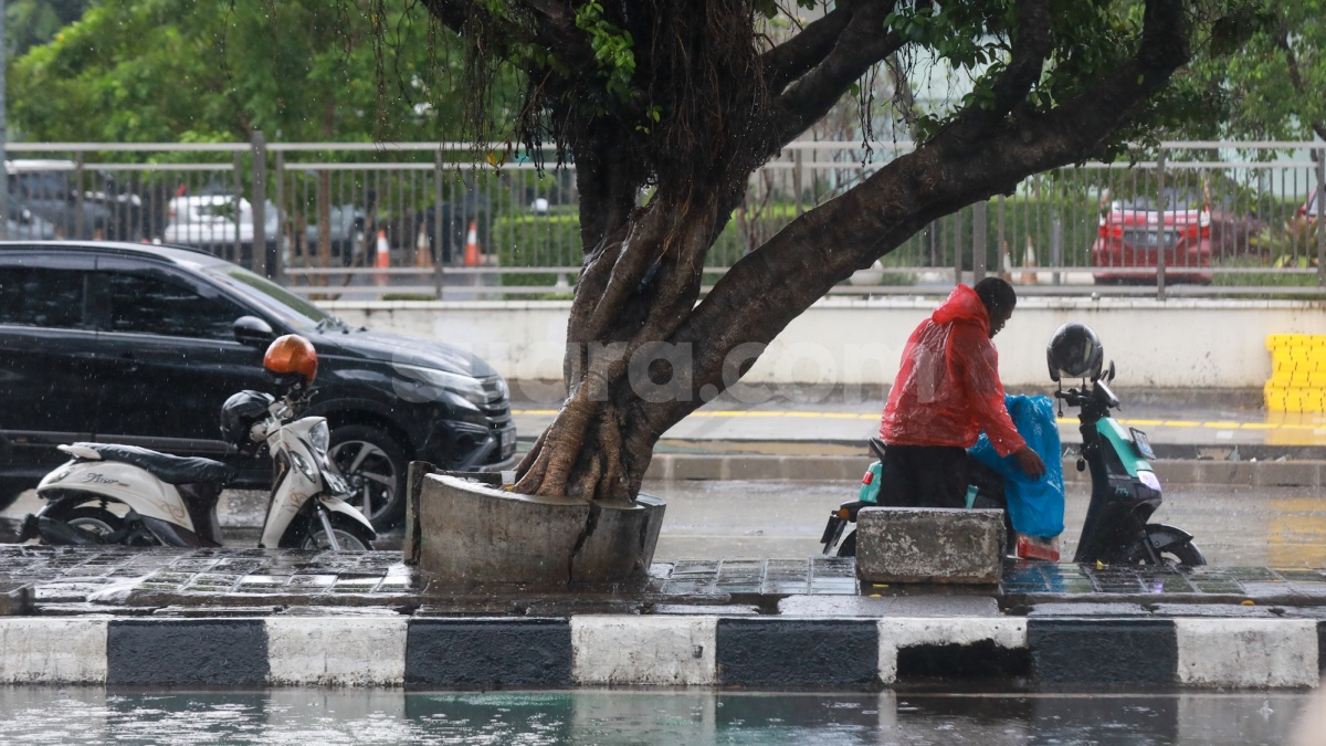 Cuaca Senin Pagi: Jakarta Dikepung Hujan Lebat dan Angin Kencang, Cek Daftar Wilayah Terdampak!