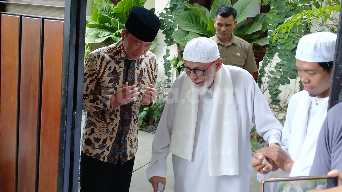 Guru Besar UI Soal Pertemuan JokowiAbu Bakar Baasyir: Tak Masalah, Tapi Harus Dipantau BNPT