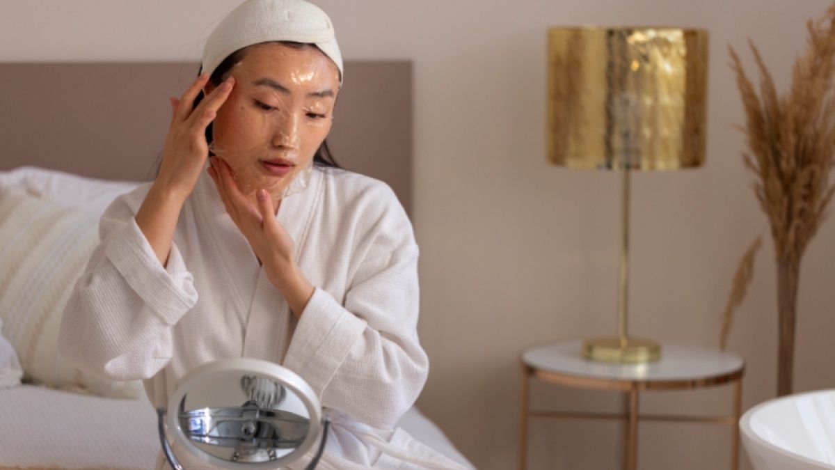 6 Urutan Skincare Malam untuk Menghilangkan Flek Hitam, Kulit Auto Glowing dan Cerah