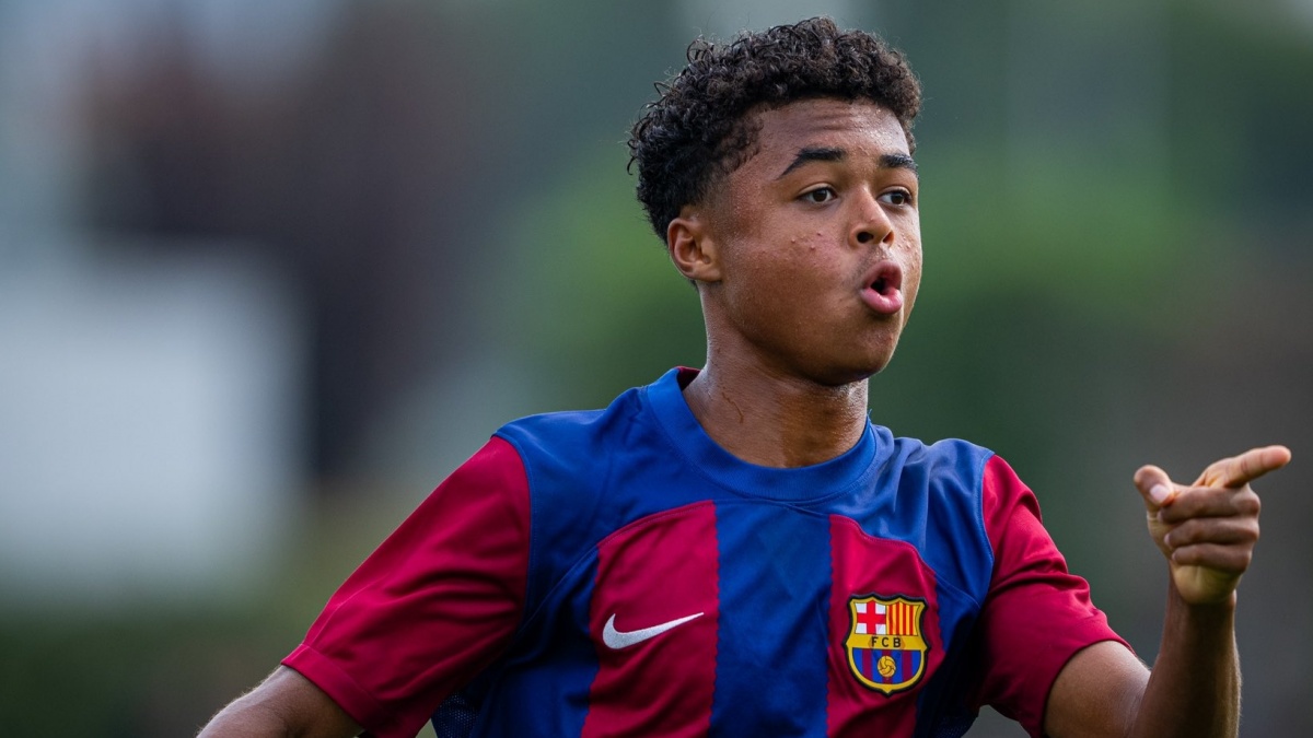 Anak Patrick Kluivert Bikin Kejutan, Cetak Gol Spektakuler Bawa Barca Kalahkan PSG