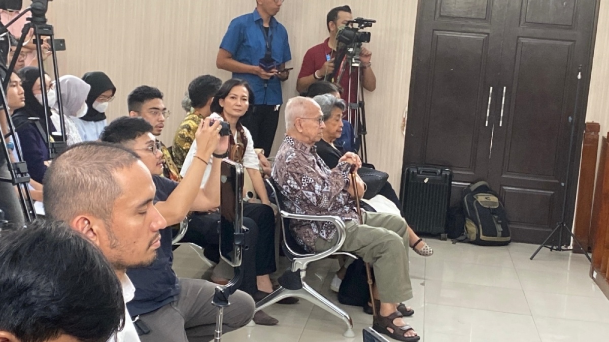 Sidang Praperadilan: Nadiem Makarim Masih Dibantarkan, Orang Tua Setia Hadir di Ruang Sidang