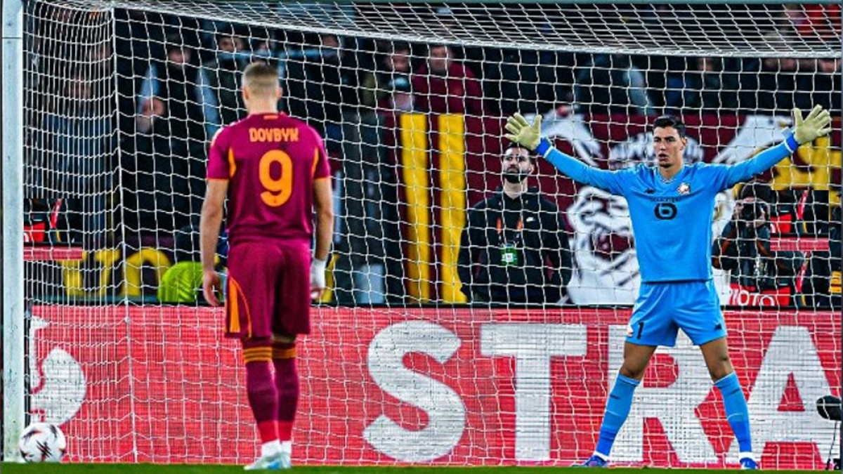 Kisah Berke Ozer: Kiper Lille yang Gagalkan Tiga Penalti Beruntun AS Roma