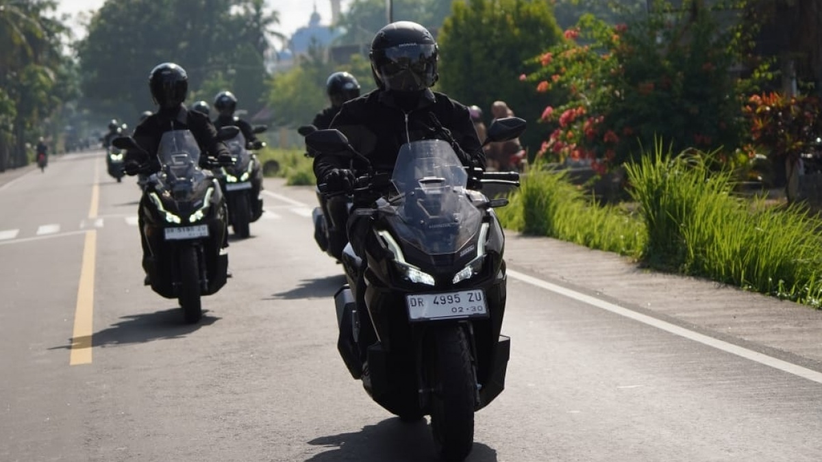 Bukan Cuma Motornya, 4 'Seragam' Resmi ADV160 Ini Bikin Ganteng di Jalan
