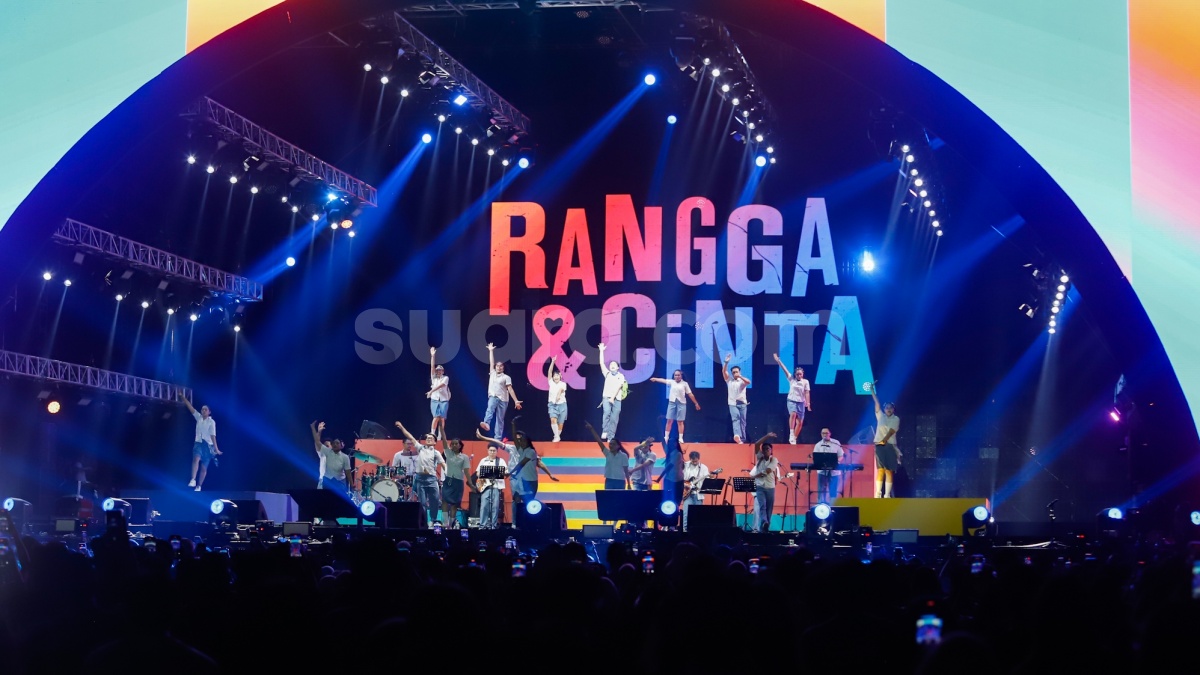 Nicholas Saputra Bikin Penonton Histeris di Drama Musikal Rangga & Cinta Synchronize Fest