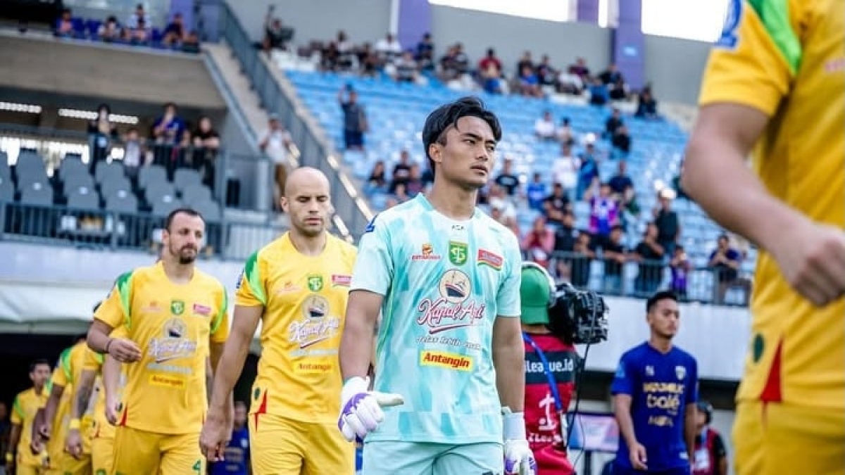 Tembus 100 Laga, Kiper Timnas Indonesia Ungkap Satu Mimpi Besar yang Ingin Diwujudkan di Persebaya