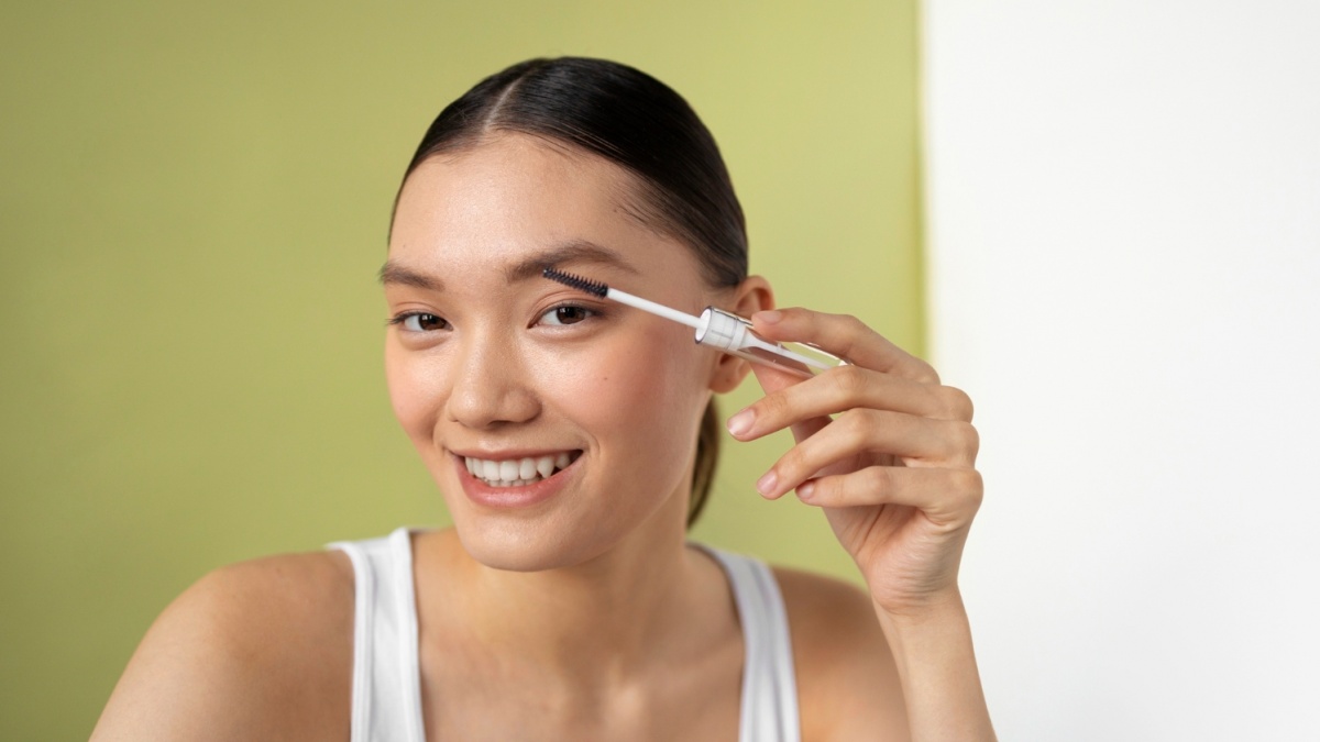 5 Rekomendasi Serum Bulu Mata Terbaik agar Lentik, Pernah Coba?