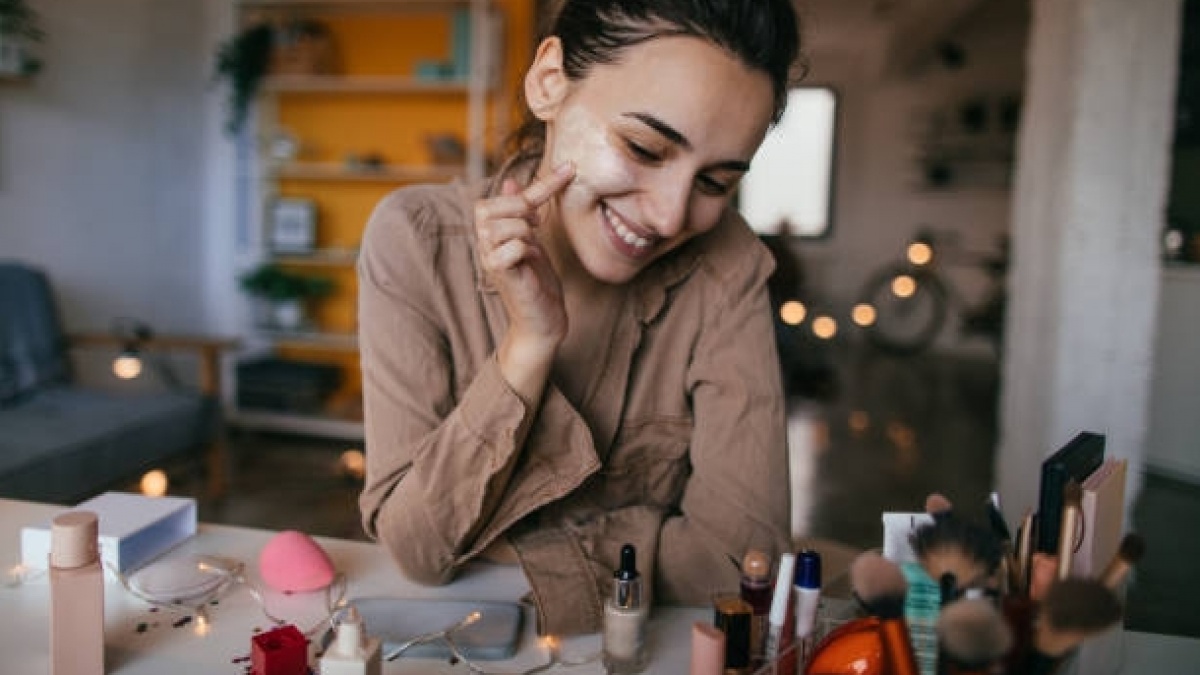 Urutan Skincare Sebelum Makeup, Bikin Wajah Tidak 'Longsor'!