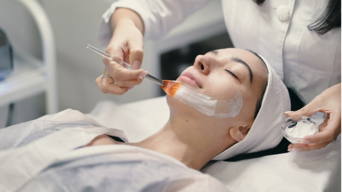 Skin Booster vs DNA Salmon: Sama-Sama Melembapkan, Mana yang Lebih Baik untuk Kulit?