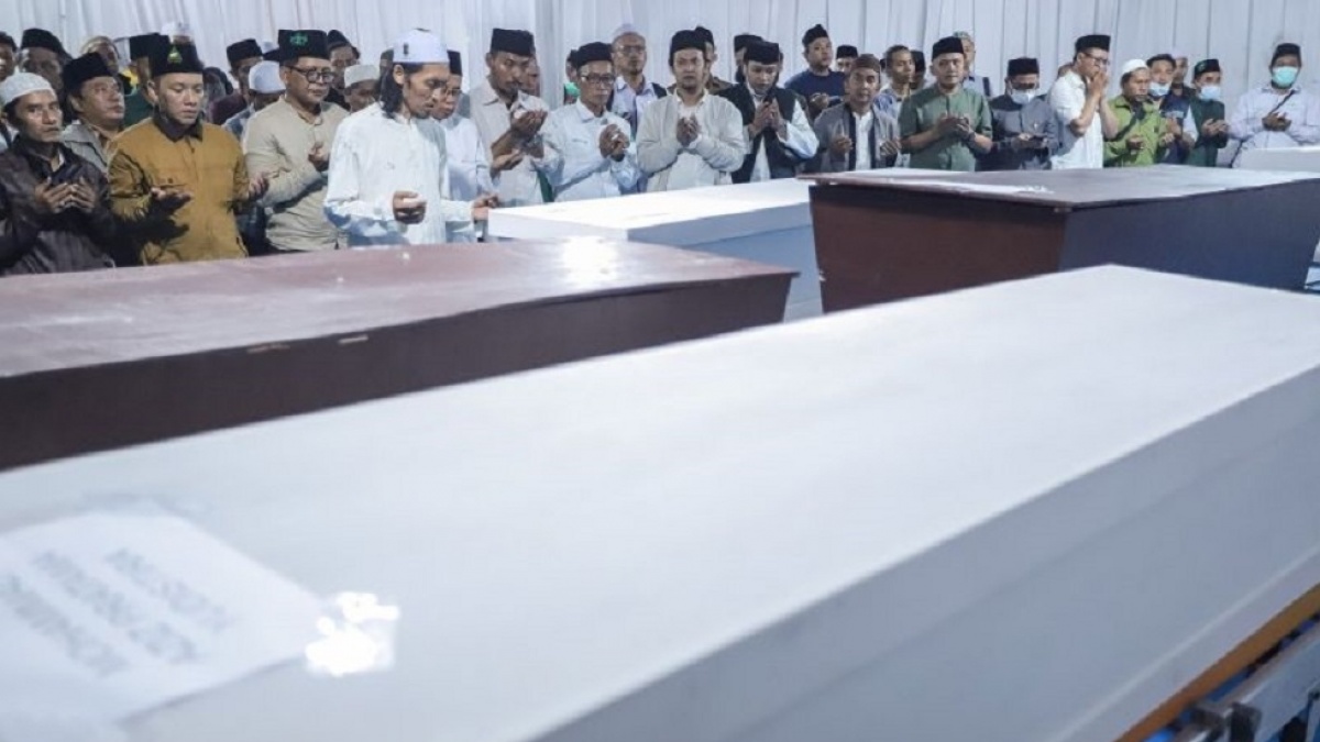 Gema Adzan Sang Ayah di Reruntuhan Ponpes Al Khoziny, Ikhlas Melepas Anaknya Syahid