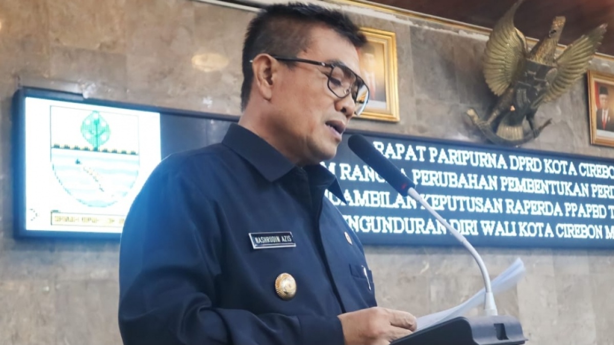 Ayahnya Korupsi Rp26 Miliar, Anak Eks Walkot Cirebon Terciduk Maling Sepatu di Masjid