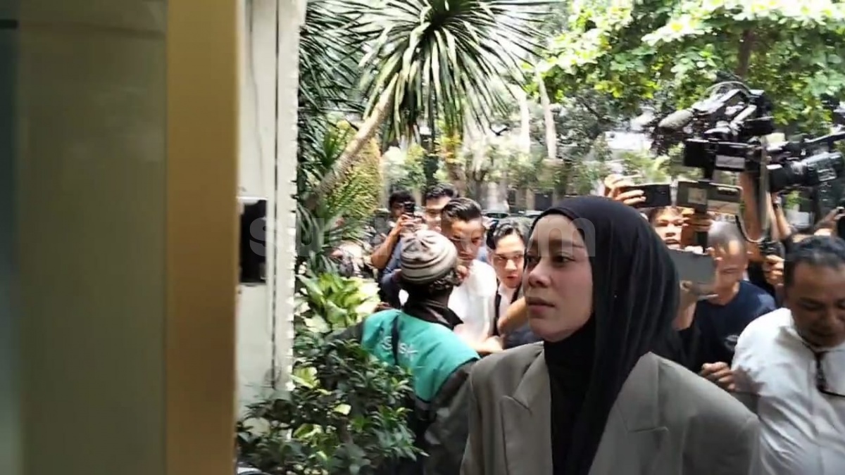Lesti Kejora Bungkam Hadiri Pemeriksaan Polda, Rizky Billar Hanya Ucap Sepatah Kata