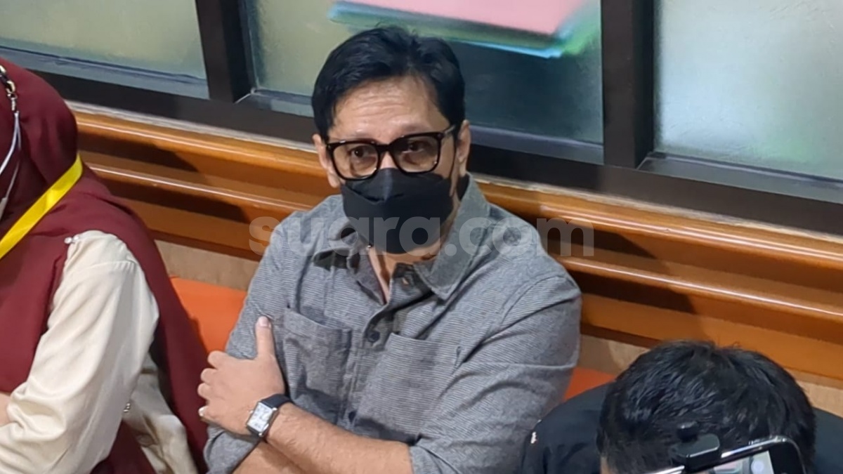 Kembali Hadiri Sidang Cerai, Andre Taulany Lebih Santai dan Lempar Guyonan Nyasar ke Mal