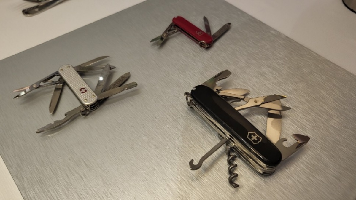 Rahasia Traveler Pro: Mengapa Swiss Army Knife Wajib Dibawa dalam Perjalanan!