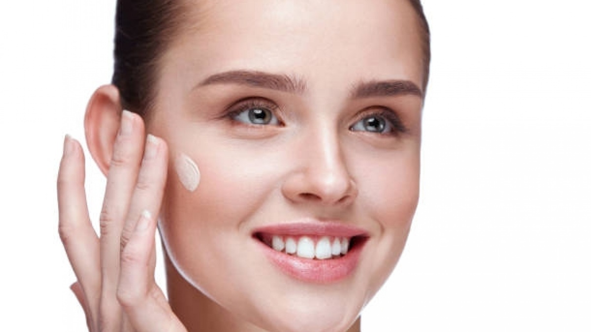 5 Rekomendasi Tinted Sunscreen Paling Affordable, Kulit Mulus Natural!