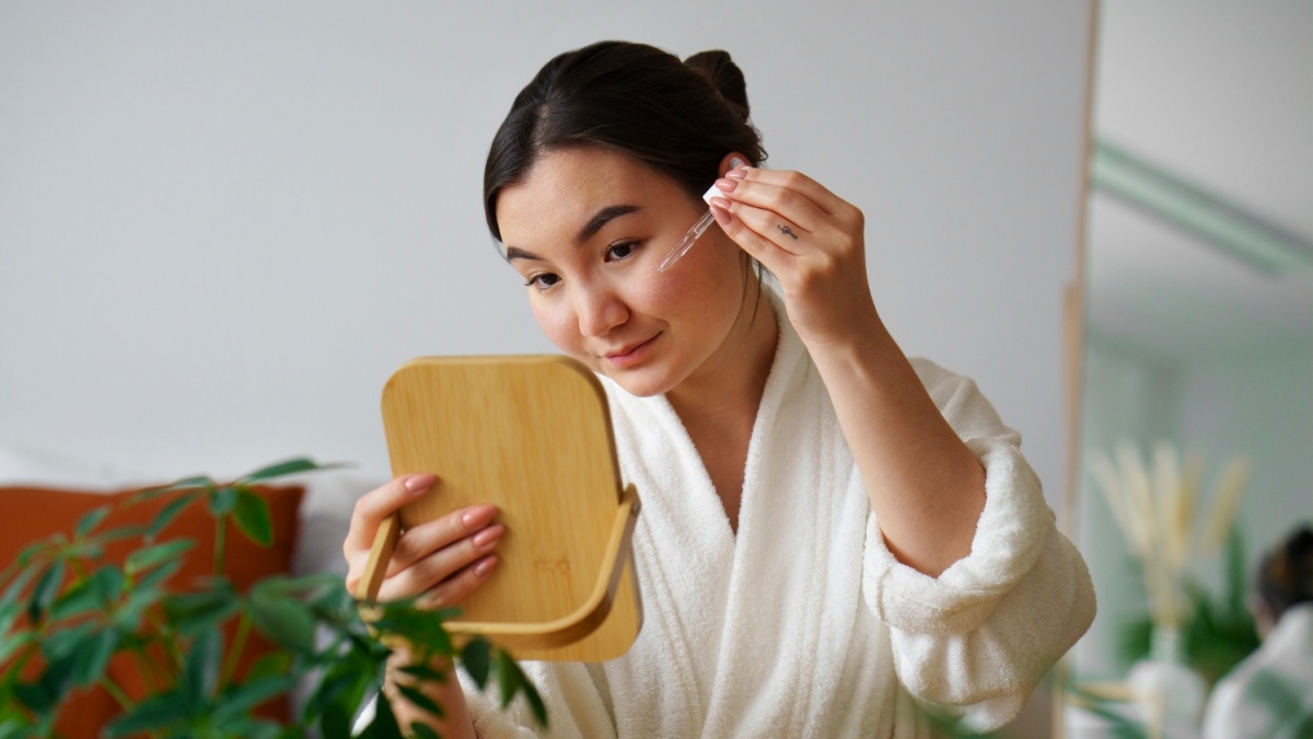 5 Serum Vitamin C untuk Ibu Rumah Tangga, Bye-bye Kusam dan Tanda Penuaan Kulit