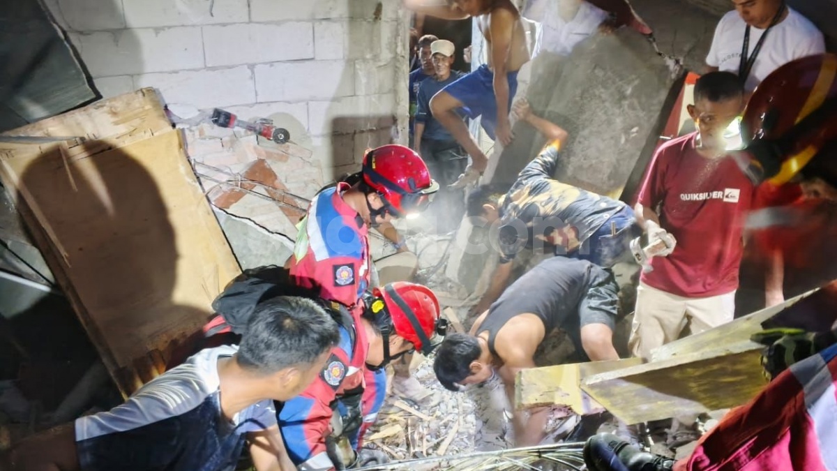Rumah di Pademangan Ambruk Saat Direnovasi, Dua Kuli Bangunan Selamat Usai Satu Jam Terkubur