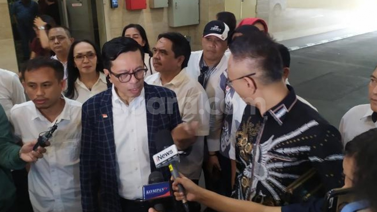 Dikomandoi Ade Armando, Relawan Jokowi Ancam Propamkan Polda Metro Soal Kasus Roy Suryo