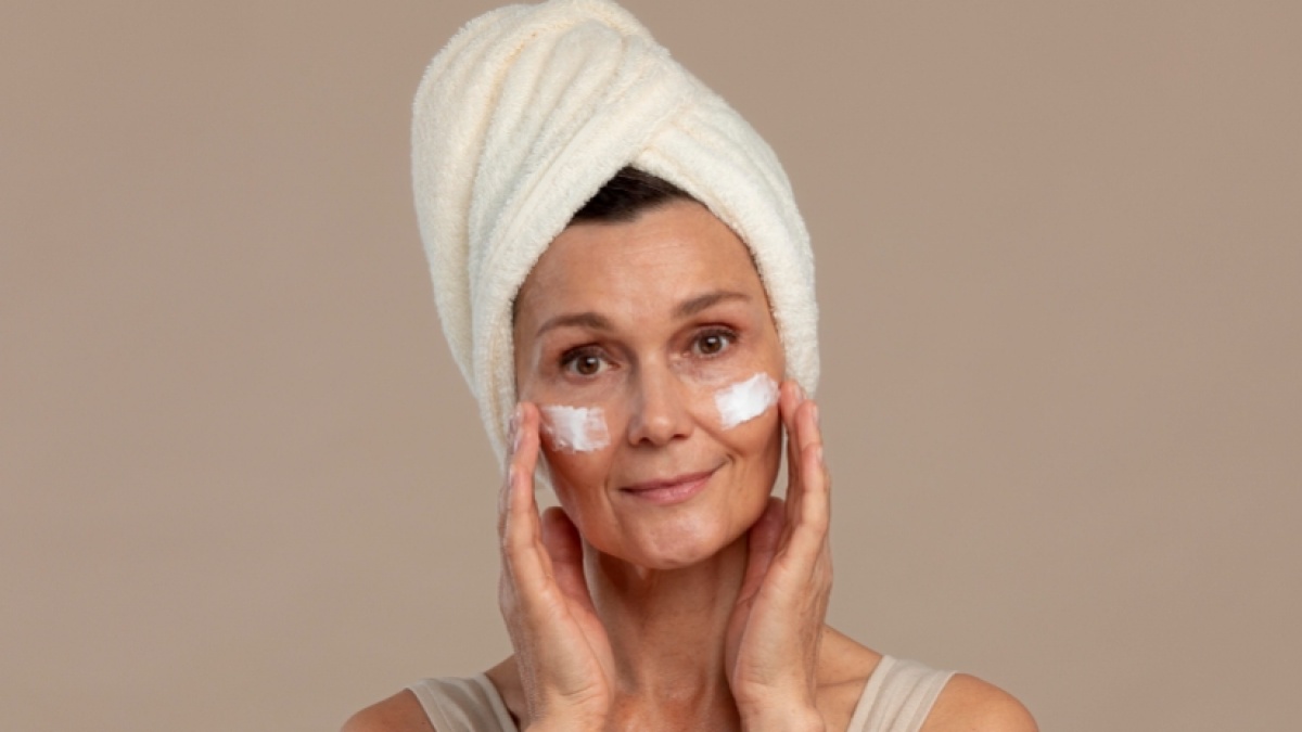 8 Moisturizer Lokal Terbaik untuk Usia 50 Tahun ke Atas, Solusi Flek Hitam