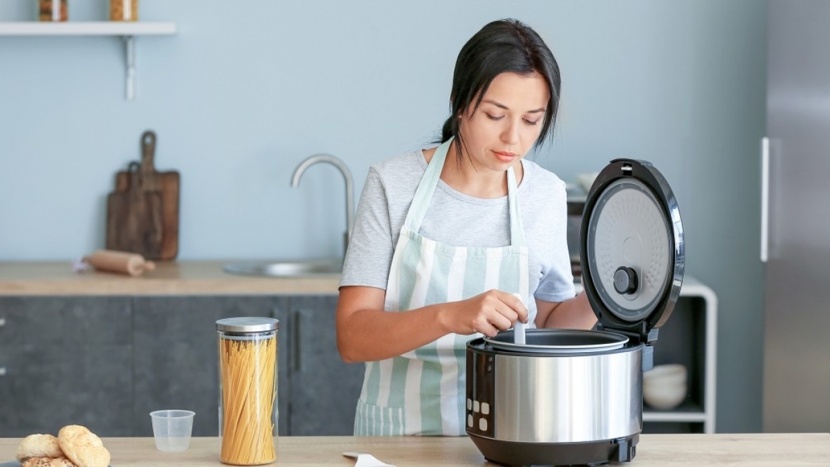 4 Rekomendasi Rice Cooker Keramik Anti Lengket untuk Nasi Pulen dan Sehat