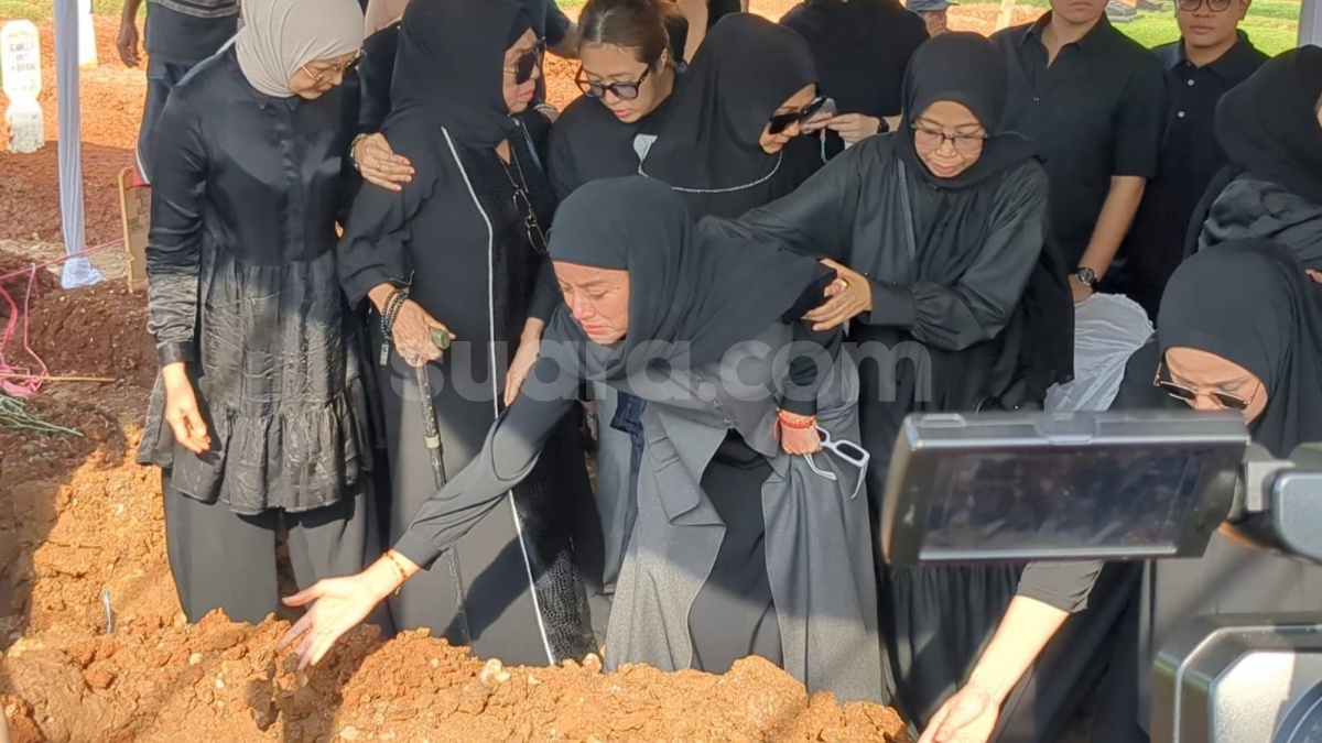 Ikatan Batin Tak Terganti, Olla Ramlan Jadi Anak Bungsu yang Sangat Dekat dengan Ibu