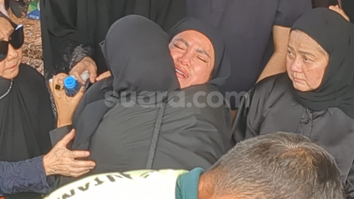 Keluarga Enggan Beberkan Penyakit Ibunda Olla Ramlan: Sudah, Biar Tenang Saja