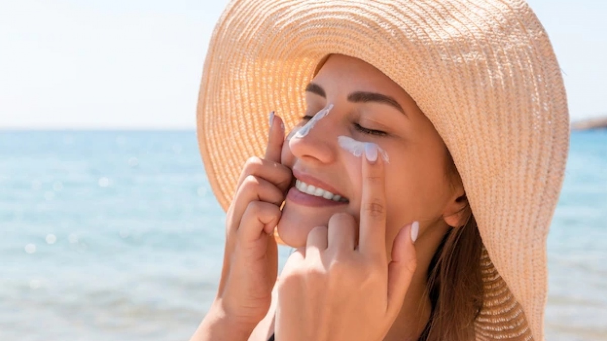 7 Sunscreen SPF 50 Terbaik untuk Flek Hitam Sekaligus Bikin Wajah Cerah