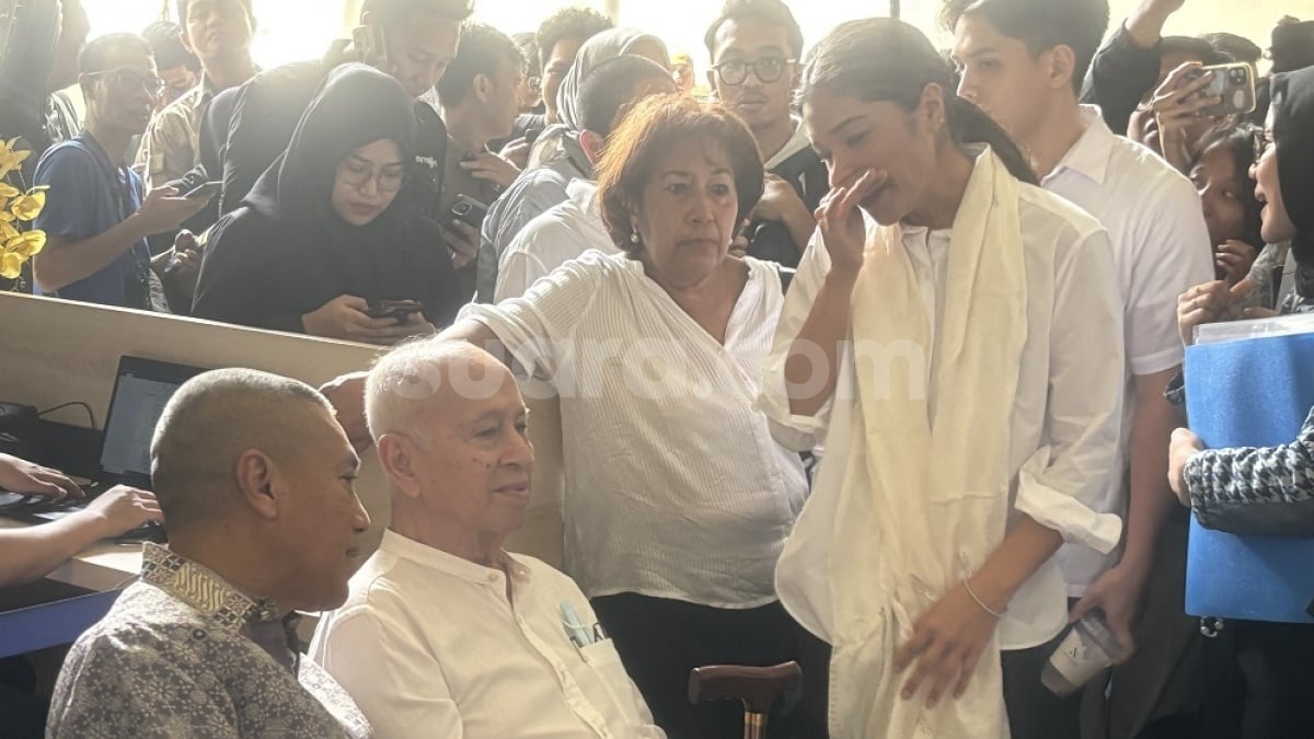 Putusan Hakim Tolak Praperadilan, Istri Nadiem Terlihat Menahan Air Mata