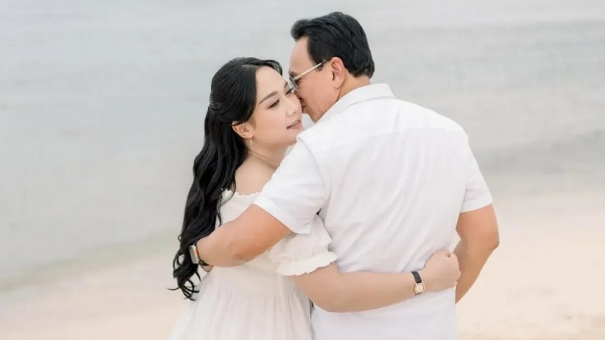 Puput Nastiti Devi Umumkan Kehamilan Anak Ketiga Lewat Foto Keluarga Harmonis
