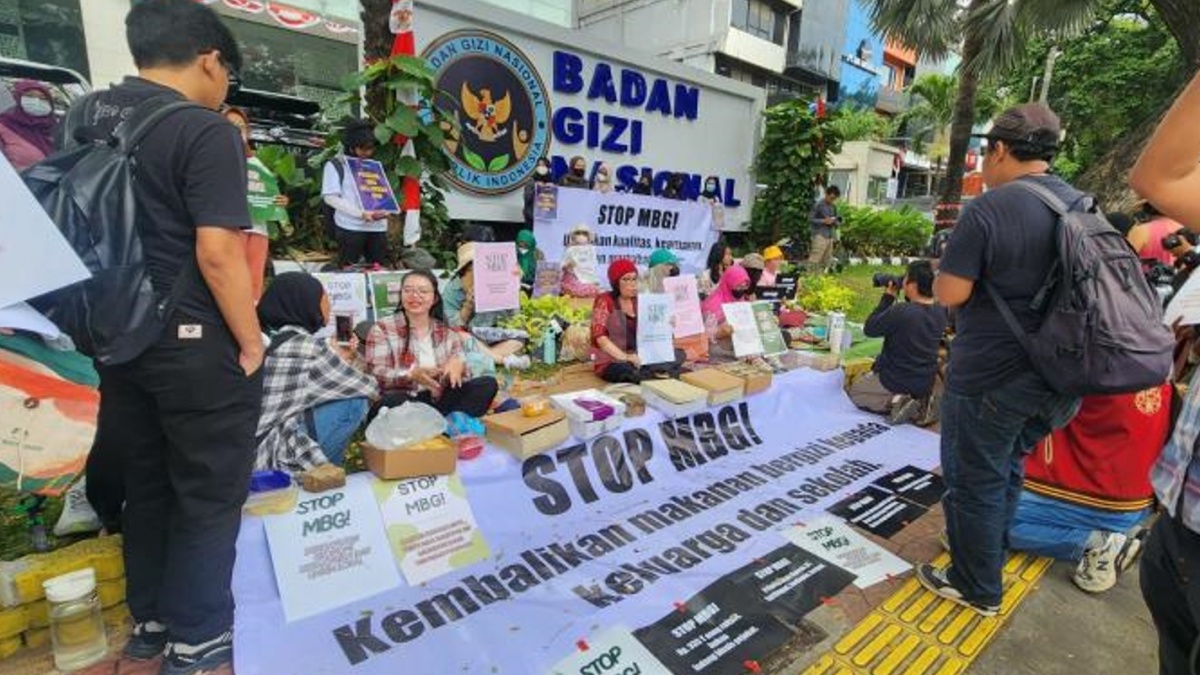 Suara Ibu Indonesia Tolak Militer Masuk Dapur MBG: Tugas Mereka Bukan Urusi Gizi Anak Sekolah!