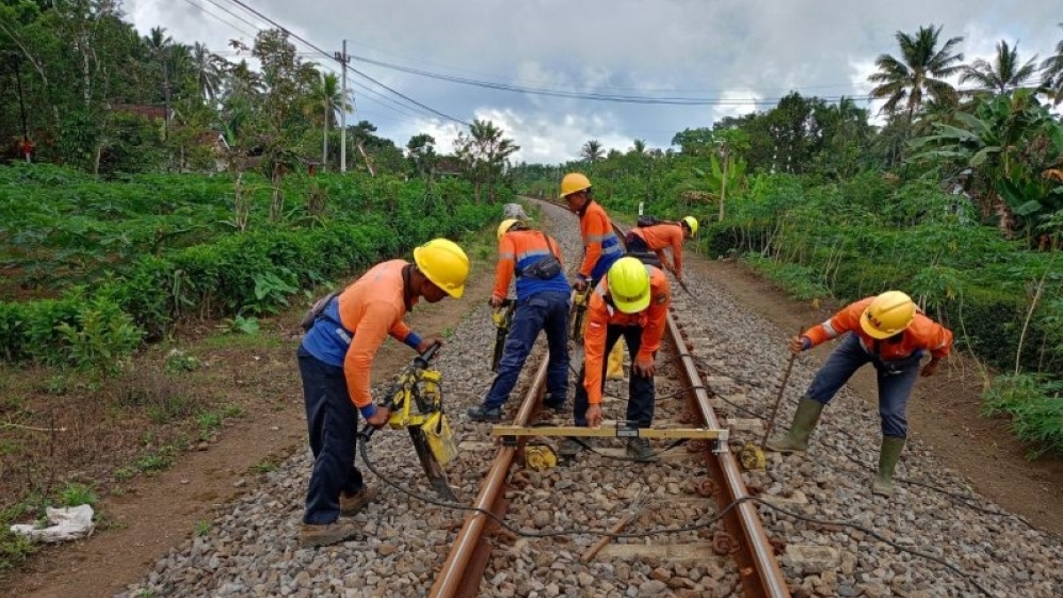 KAI Daop 9 Jember Catat 12 Kasus Vandalisme 'Batu di Atas Rel' Sejak Awal 2025