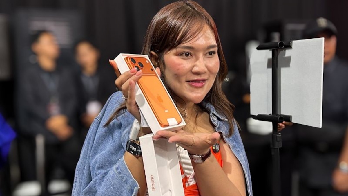 Rela Antre 21 Jam dari Pukul 3 Pagi Demi iPhone 17!