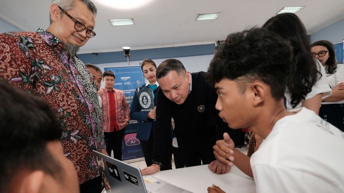 Ribuan Siswa SMA di Jawa Barat Kembangkan Aplikasi Generative AI Bersama Amazon
