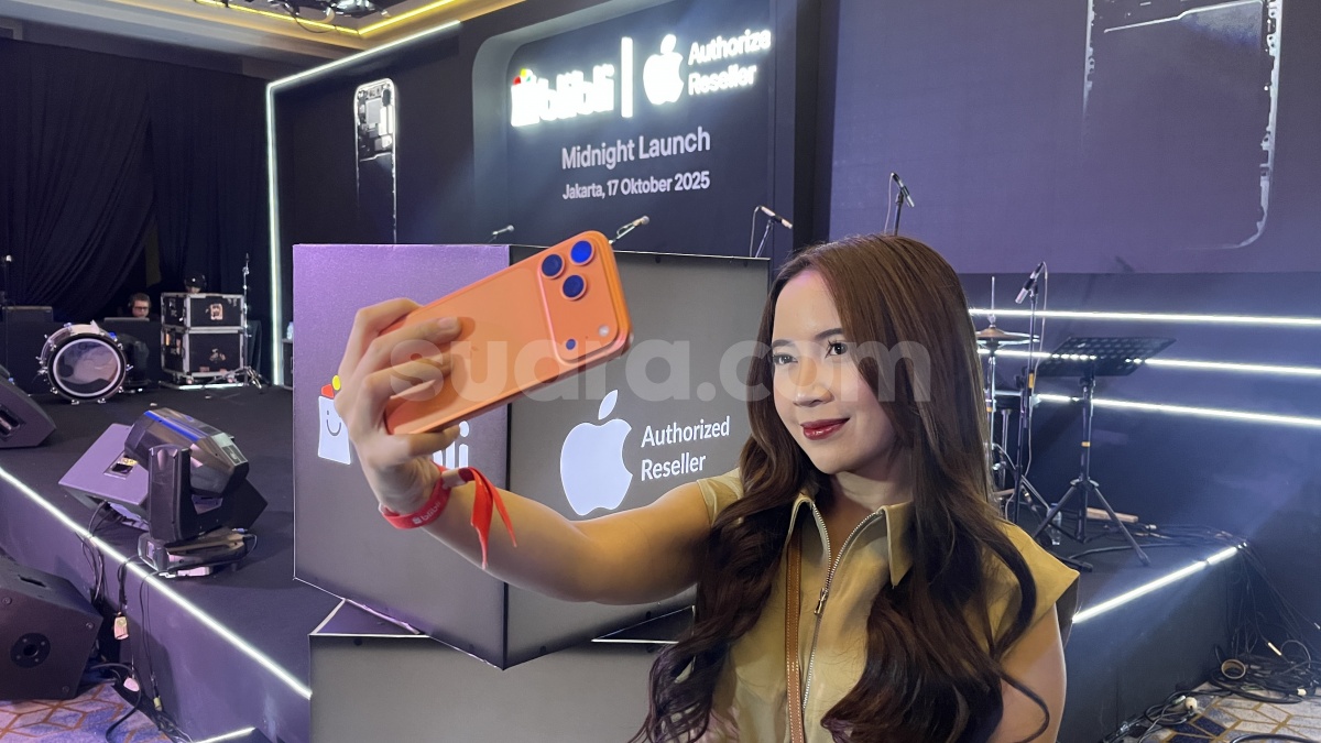 Antusiasme Pembeli iPhone 17 Pertama RI: Rela Antre Berjam-jam, Kompak Pilih Cosmic Orange
