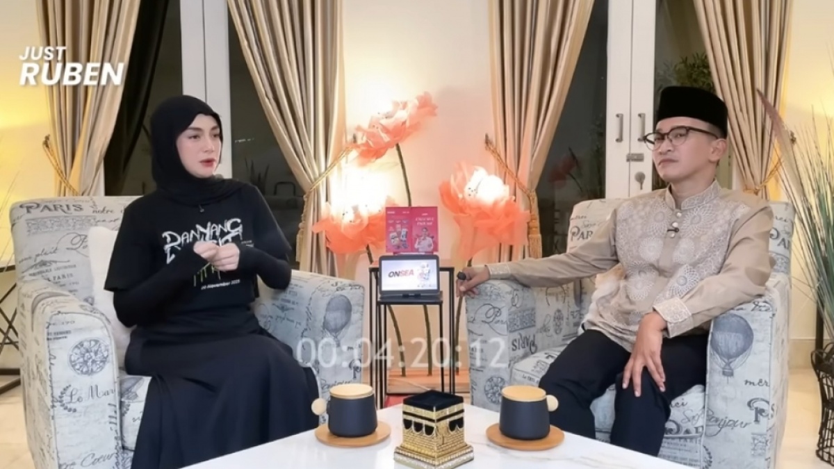Sama-Sama Mualaf, Beda Cara Celine Evangelista dan Ruben Onsu saat Difitnah