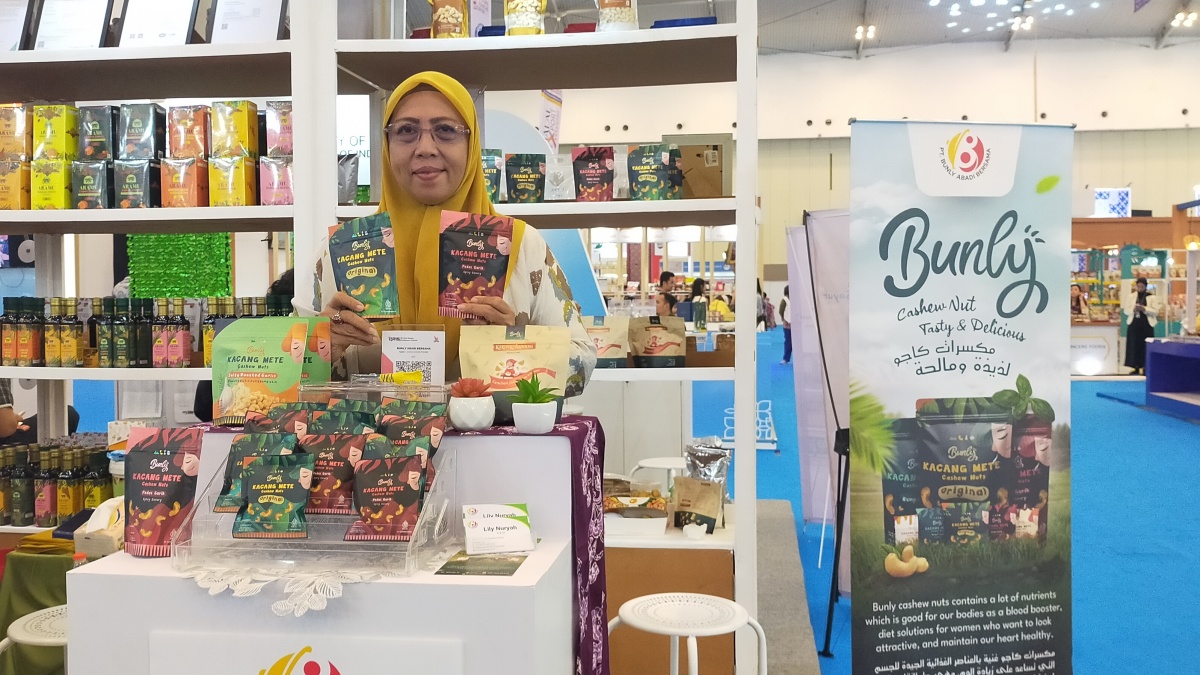 Kacang Mete Indonesia Sukses Jadi Camilan Penerbangan Internasional