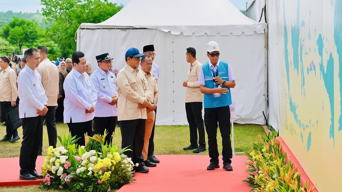 Setahun Bahlil Pimpin ESDM, Energi Merata Sampai ke Pelosok