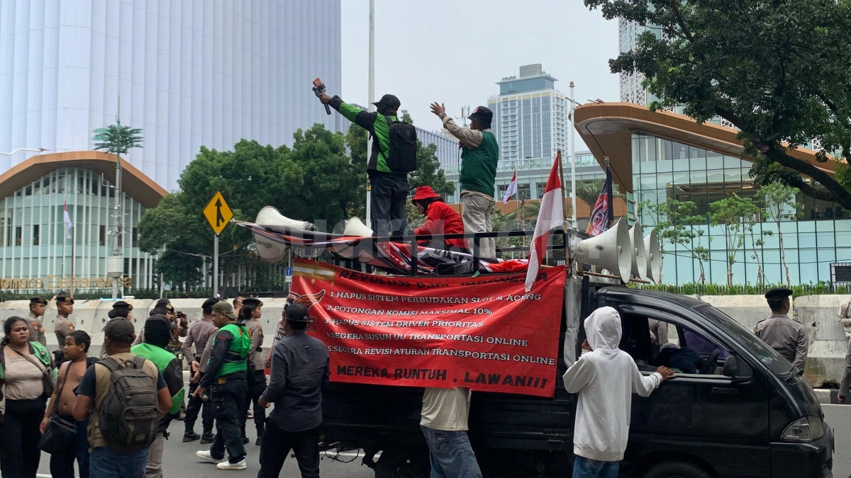 Aksi di Patung Kuda, Garda Suarakan 7 Tuntutan Kesejahteraan dan Tagih Perpres Prabowo!