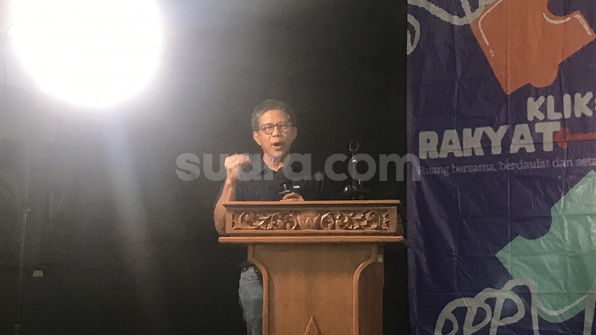 Rocky Gerung Kritik Lembaga Survei: Yang Harus Dievaluasi Bukan Presiden, Tapi Metodologinya!