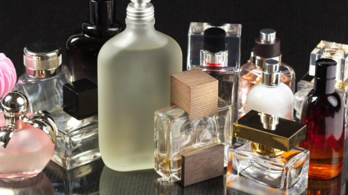 6 Merek Parfum Lokal yang Terkenal Tahan Lama dan Tidak Hilang saat Terkena Keringat, Apa Saja?