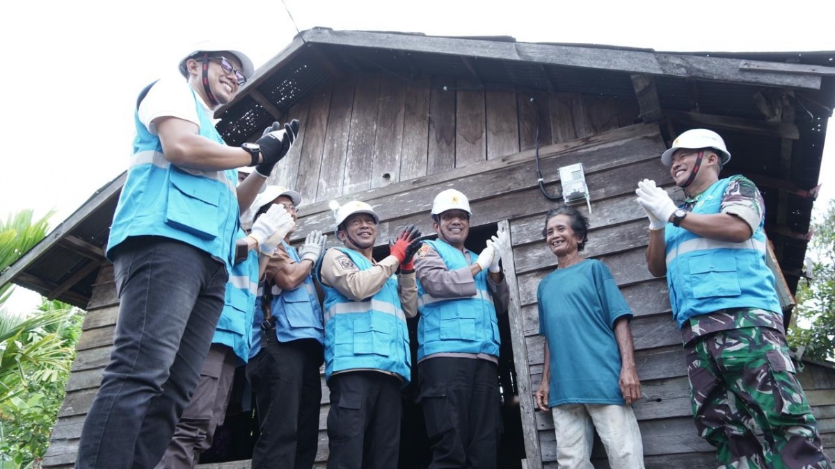 Akhir Penantian Panjang, Warga Murung Raya Kini Resmi Nikmati Terang Listrik PLN