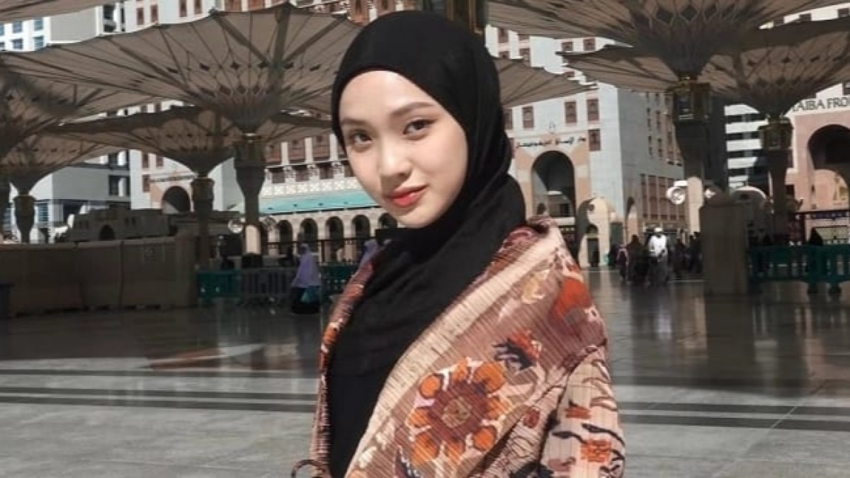 Lagi Proses Cerai dengan Na Daehoon, Jule Copot Hijab