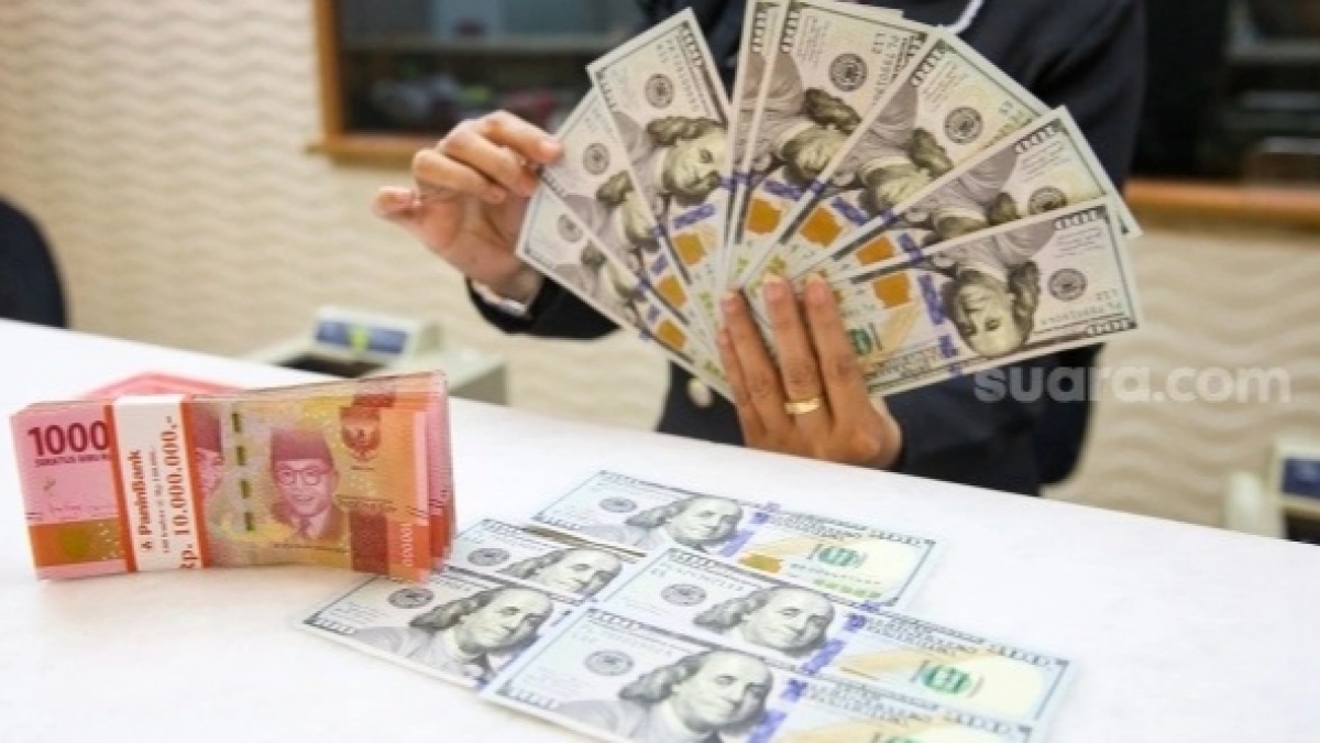 Rupiah Melemah, Dolar AS Naik ke Level Rp16.922