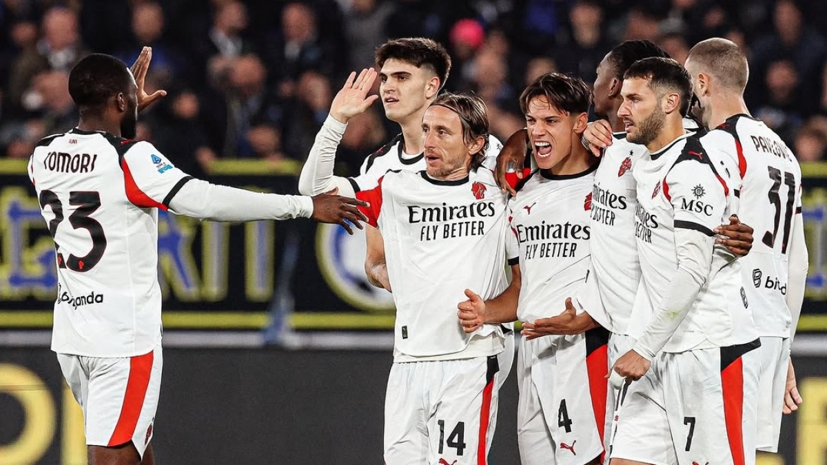 Amunisi Lini Serang Pulih, AC Milan Siap Tempur di Markas Napoli