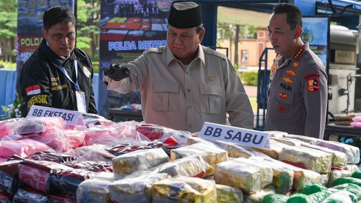 Prabowo Ungkap Kartel Narkoba Kini Pakai Kapal Selam, Minta Polisi Jadi 'Mata dan Telinga Rakyat'