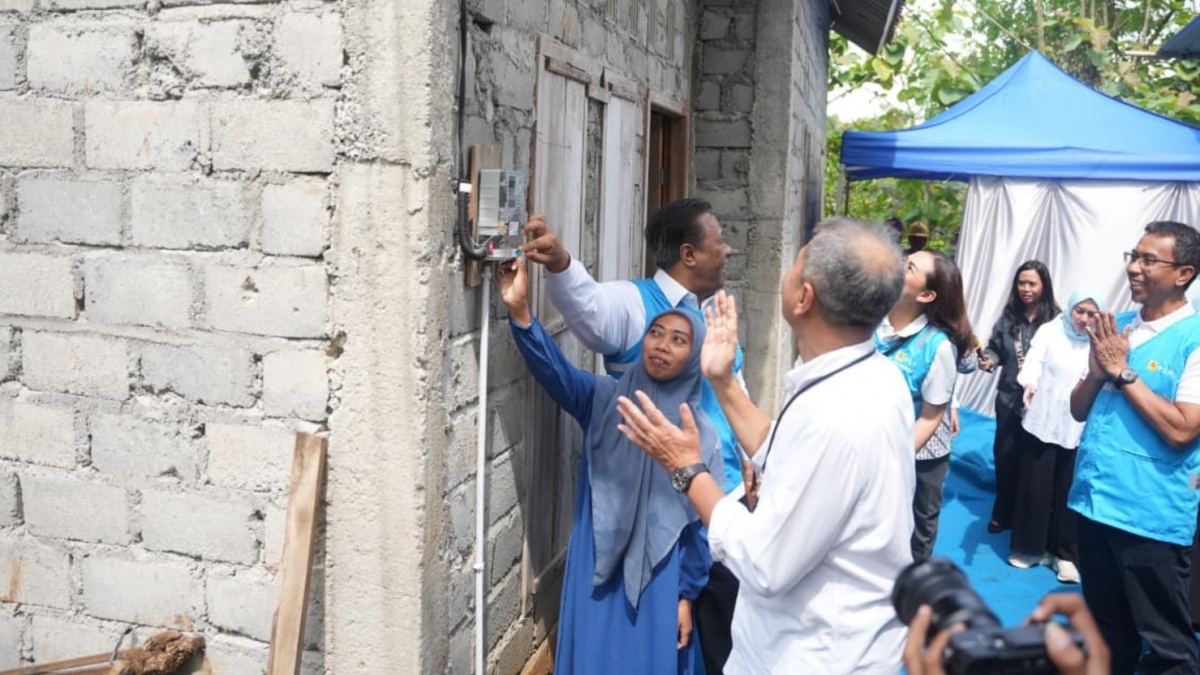Terang yang Dinanti Tiba di Desa Ngruwet, Ini Kisah Bahagia Karmini Rasakan Kemerdekaan Energi